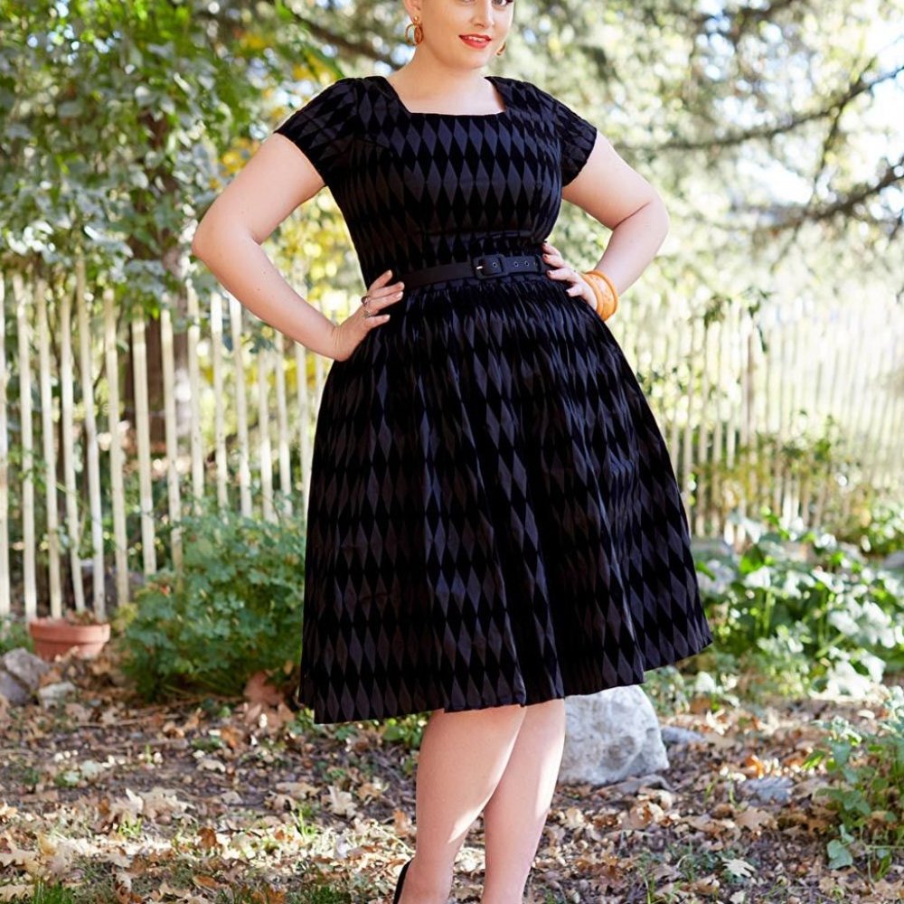Black Diamond-Pattern Short Sleeve Fit & Flare Dress - Picture 5 of 8